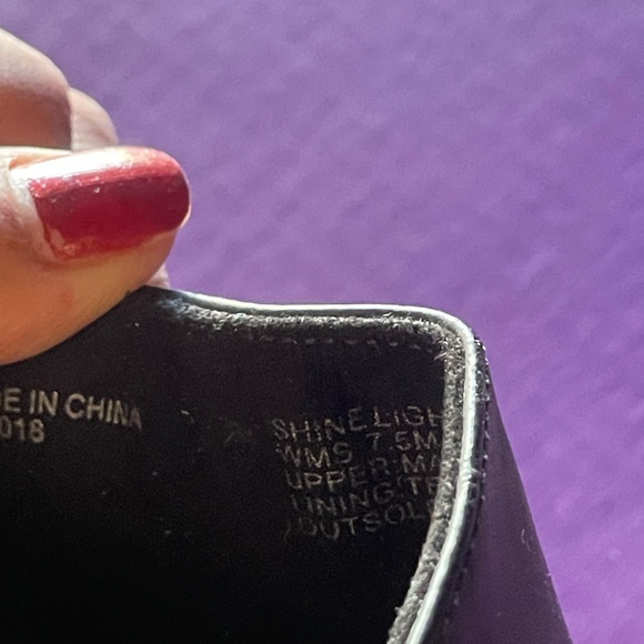 Kenneth Cole Reaction Black Open-Toe Sandals - Picture 4 of 4